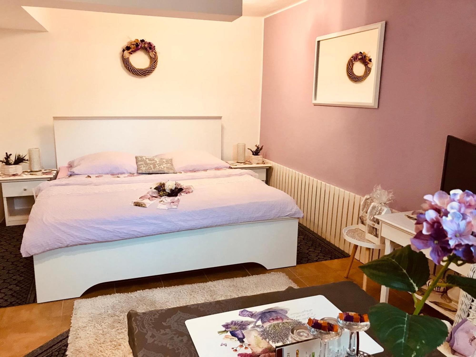 Relaxacni Studio Vera S Ubytovanim Valtice Buitenkant foto