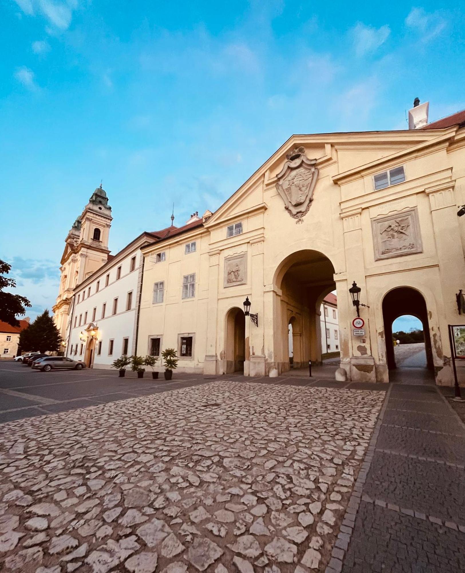 Relaxacni Studio Vera S Ubytovanim Valtice Buitenkant foto