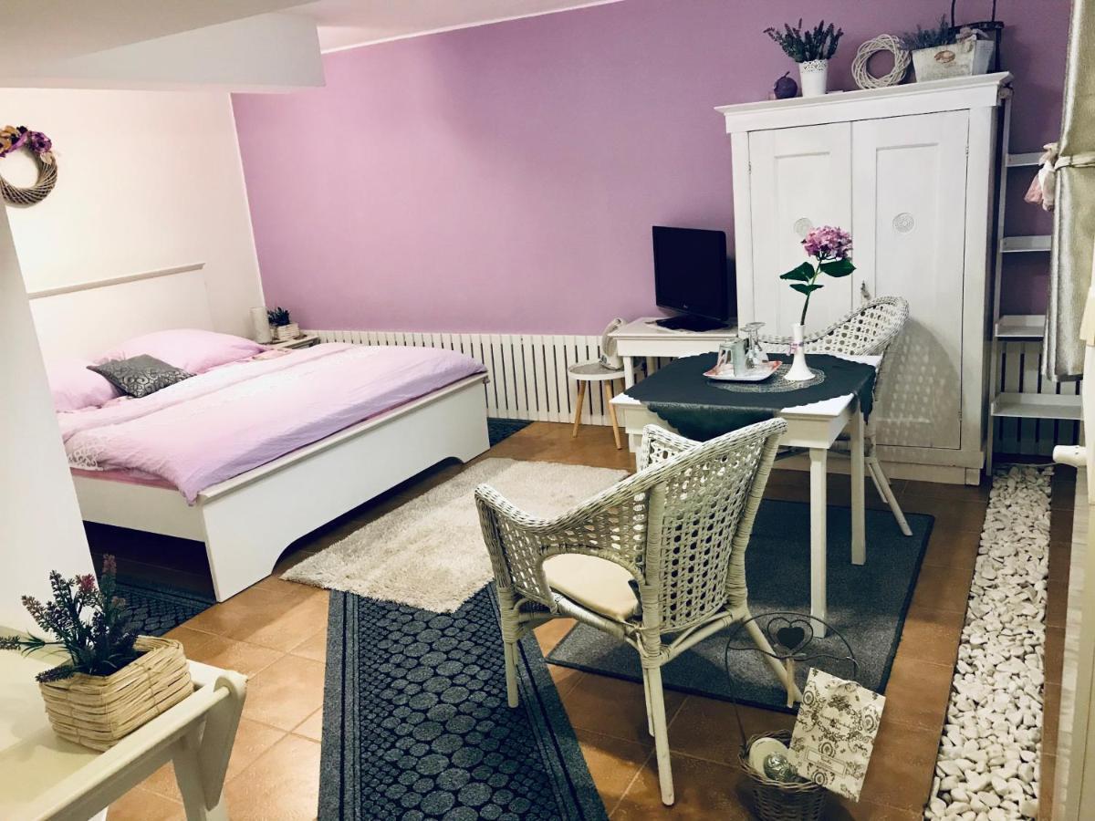 Relaxacni Studio Vera S Ubytovanim Valtice Buitenkant foto